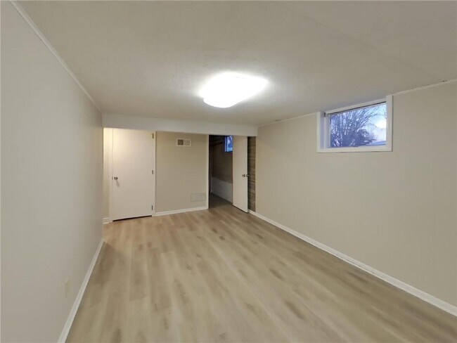 3733 Hillsboro Ave N in Minneapolis, MN - Building Photo - Building Photo