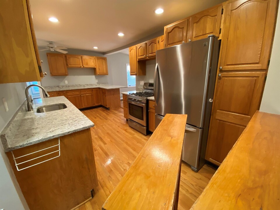 73 Hall Ave, Unit 2 in Somerville, MA - Building Photo