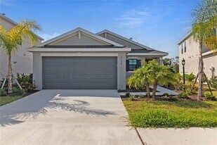 9136 Tequila Sunrise Dr in Sarasota, FL - Building Photo
