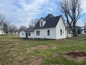 200 Elizabeth St in Hallsville, MO - Building Photo - Building Photo