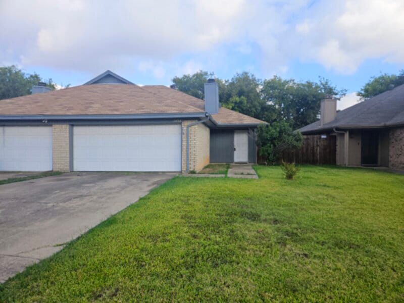 7523 April Ln in North Richland Hills, TX - Building Photo