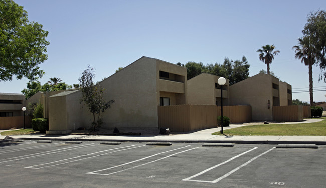 Adobe Villa Apartments in Twentynine Palms, CA - Building Photo - Building Photo