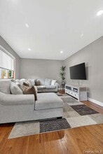 132 Roosevelt Ave in Mineola, NY - Building Photo - Building Photo