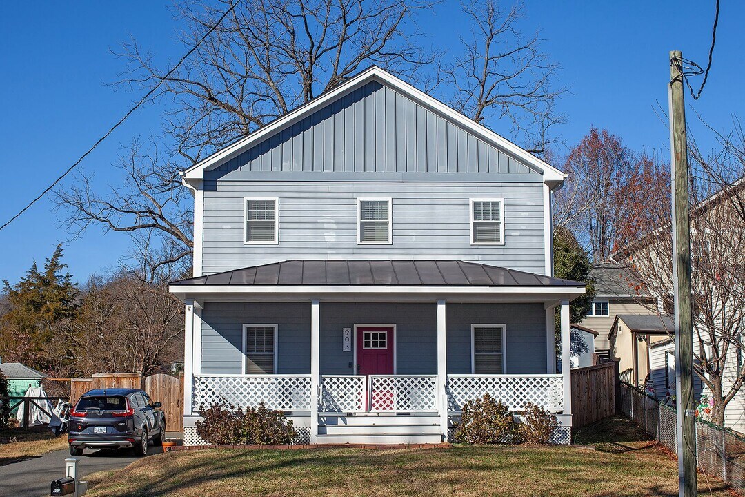 903 Nassau St in Charlottesville, VA - Building Photo
