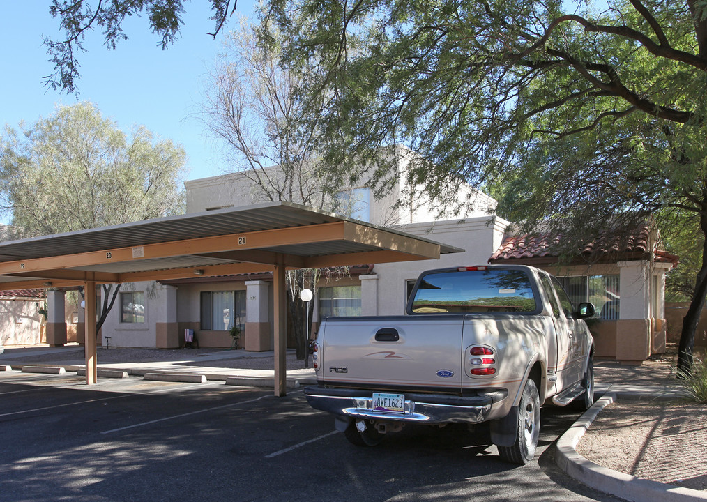Buen Bia Townhomes in Tucson, AZ - Foto de edificio