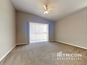 5112 Clover Mist Dr in Apollo Beach, FL - Foto de edificio - Building Photo