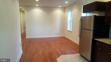 5037 Florence Ave in Philadelphia, PA - Building Photo - Building Photo