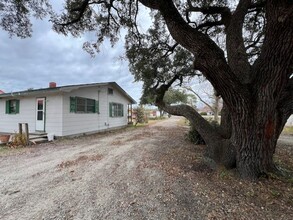 409 Village Rd NE in Leland, NC - Building Photo - Building Photo