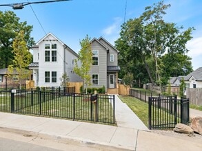 2826 Clifton Ave in Nashville, TN - Foto de edificio - Building Photo