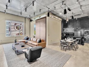 250 NW 23rd St, Unit 410 in Miami, FL - Building Photo - Building Photo