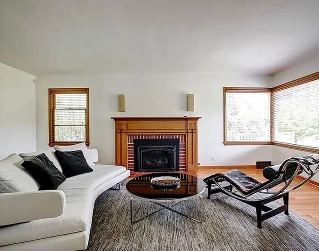 911 Broadway E in Seattle, WA - Building Photo - Building Photo