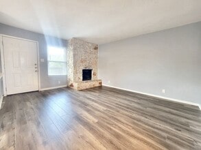 4431 Whispering Valley Dr in Austin, TX - Building Photo - Building Photo