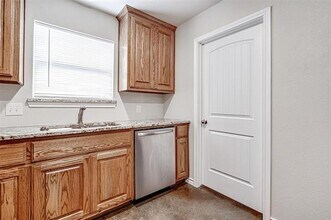 200 Honey Bee Dr in Joshua, TX - Building Photo - Building Photo