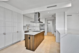 13637 Deering Bay Dr in Coral Gables, FL - Building Photo - Building Photo