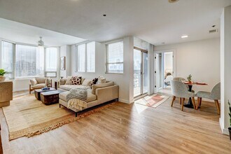 Whitney Uptown in Dallas, TX - Foto de edificio - Building Photo