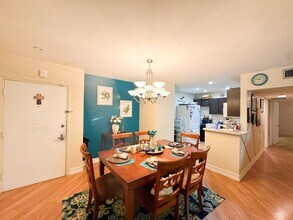 124 NE 19th Ct, Unit 201B in Wilton Manors, FL - Foto de edificio - Building Photo