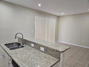 8433 SW 25th Ct in Miramar, FL - Foto de edificio - Building Photo