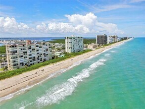 9940 S Ocean Dr in Jensen Beach, FL - Building Photo - Building Photo