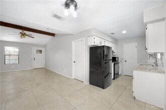 5708 N 28th Ln in McAllen, TX - Foto de edificio - Building Photo