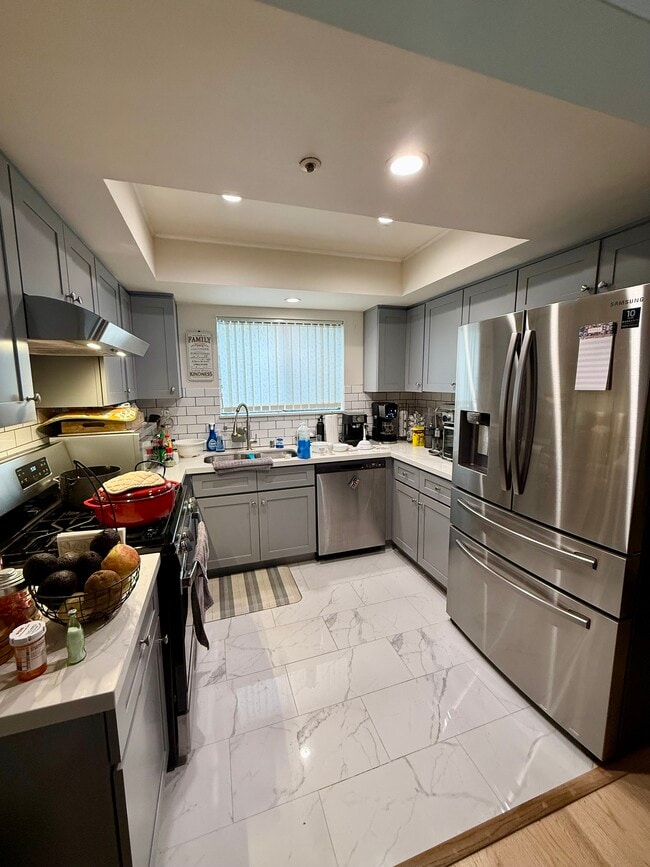 1247 E Wilson Ave, Unit 14 in Glendale, CA - Building Photo - Building Photo