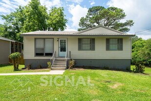 1652 Roberta Ln in Birmingham, AL - Building Photo