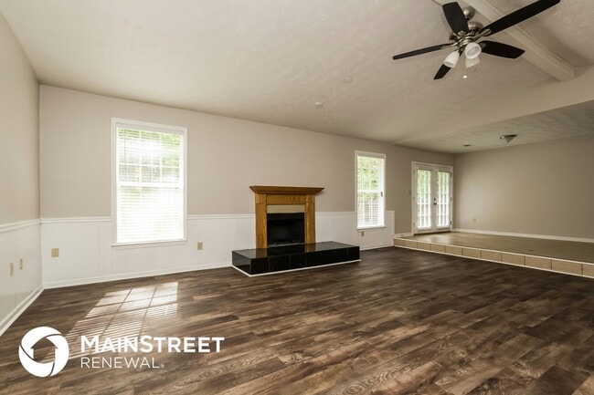 8560 Glenwoods Dr in Riverdale, GA - Building Photo - Building Photo