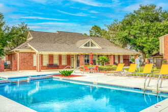 Atlas at Foresthaven in Baton Rouge, LA - Foto de edificio - Building Photo