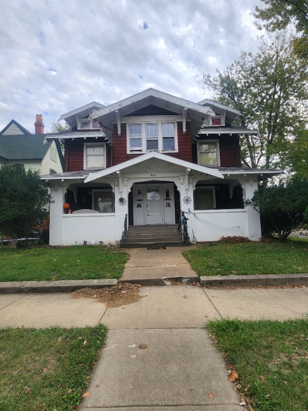 467 W William St