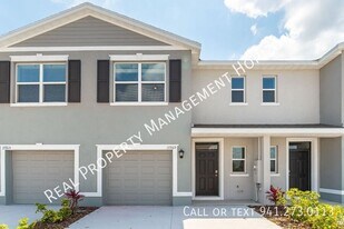 17769 Crescent Moon Lp in Lakewood Ranch, FL - Building Photo