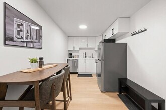 11232-11127 127 St, Unit SI ID1491161P in Edmonton, AB - Building Photo - Building Photo