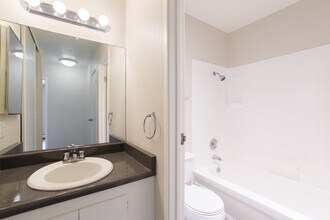 Garden Village Apartments in Fremont, CA - Foto de edificio - Interior Photo