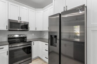 384 River Bluff Ln in Royal Palm Beach, FL - Building Photo - Building Photo