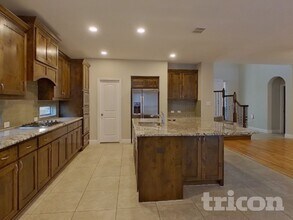 5301 Runnymede Ct in Arlington, TX - Foto de edificio - Building Photo