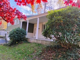 110 W Fairview St in Mohnton, PA - Building Photo