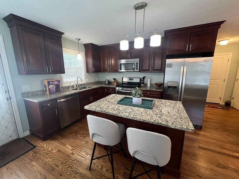 54 Pierce Ave in Worcester, MA - Building Photo