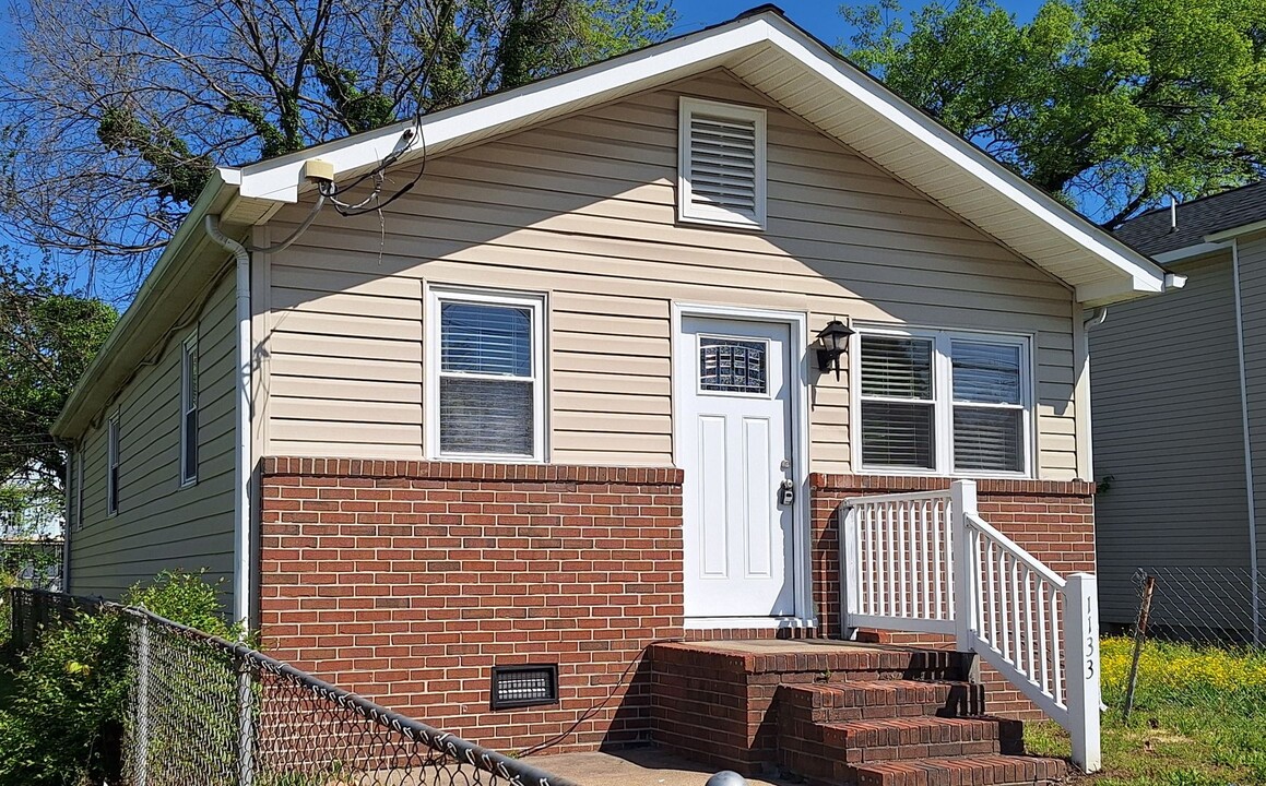 1133 25th St in Newport News, VA - Foto de edificio