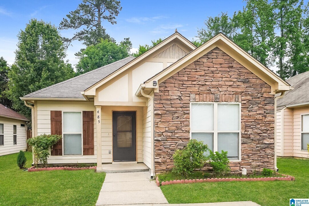 485 Fox Run Cir in Pell City, AL - Building Photo