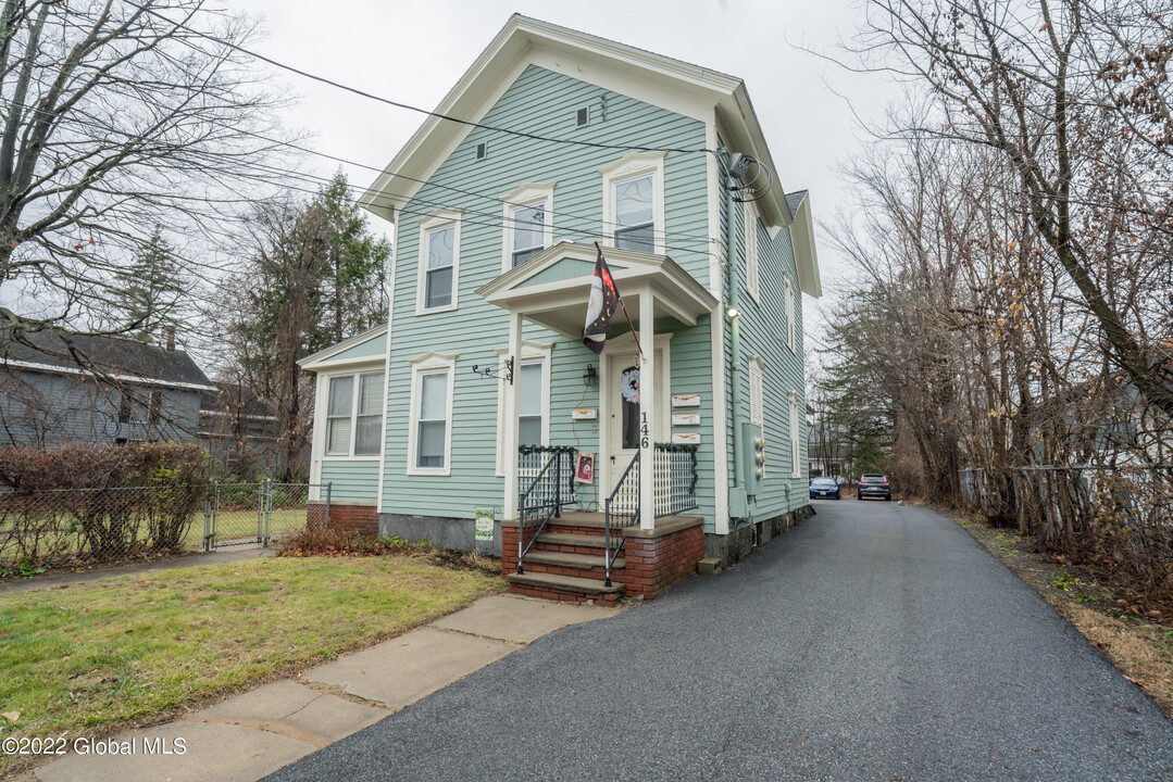 146 Bay St, Unit 4 in Glens Falls, NY - Building Photo