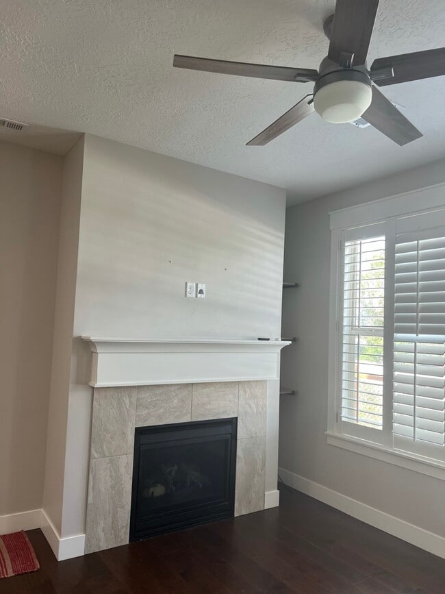 10422 S Sage Canal Way in Sandy, UT - Building Photo - Building Photo