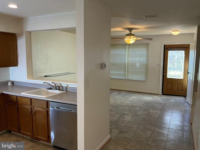 13637 Winterspoon Ln in Germantown, MD - Building Photo - Building Photo