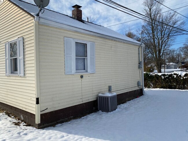 706 W 23rd St in Anderson, IN - Foto de edificio - Building Photo