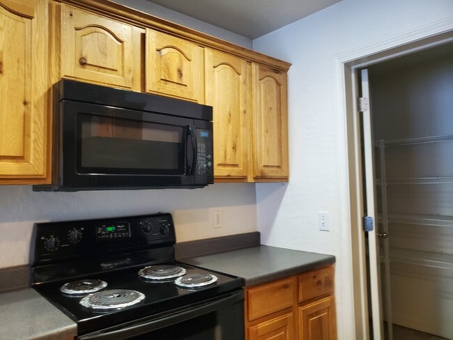 1978 S 650 E in Clearfield, UT - Building Photo - Building Photo