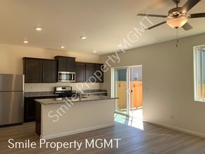 3584 SW 42nd Ter in Gresham, OR - Building Photo - Building Photo