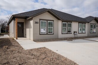 380 N Dallas St in Palmer, TX - Building Photo - Building Photo