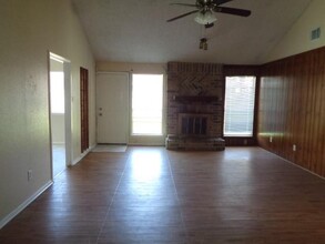 5718 Fairview Forest Dr in Houston, TX - Building Photo - Building Photo