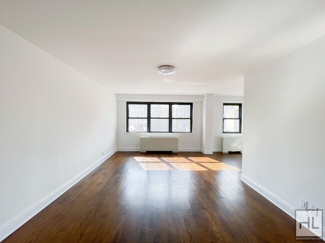 E 88th St, Unit 12H in New York, NY - Foto de edificio - Building Photo