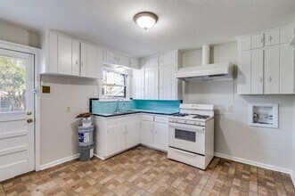 3227 San Vicente Ave in Dallas, TX - Building Photo - Building Photo