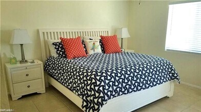 1075 Foxfire Ln in Naples, FL - Building Photo - Building Photo