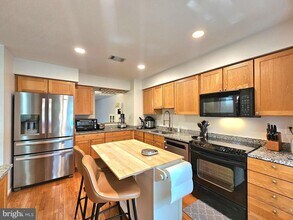 5939 Heatherwood Ct in Alexandria, VA - Building Photo - Building Photo