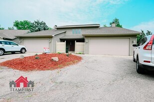 488 S Good Hope Rd in De Pere, WI - Building Photo
